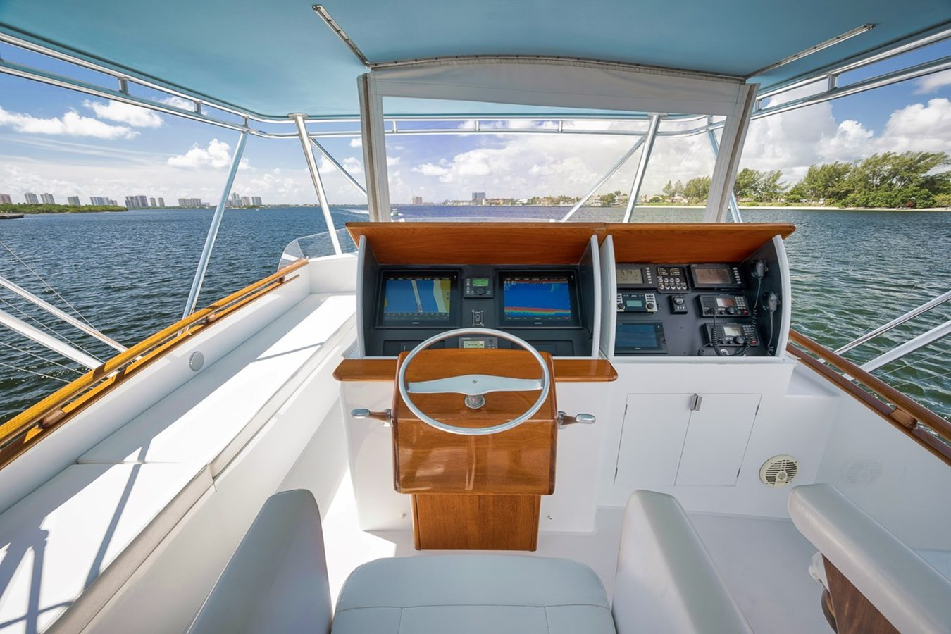 https://arconyachts.ams3.digitaloceanspaces.com/110441/conversions/large_4321078-optimize.jpg