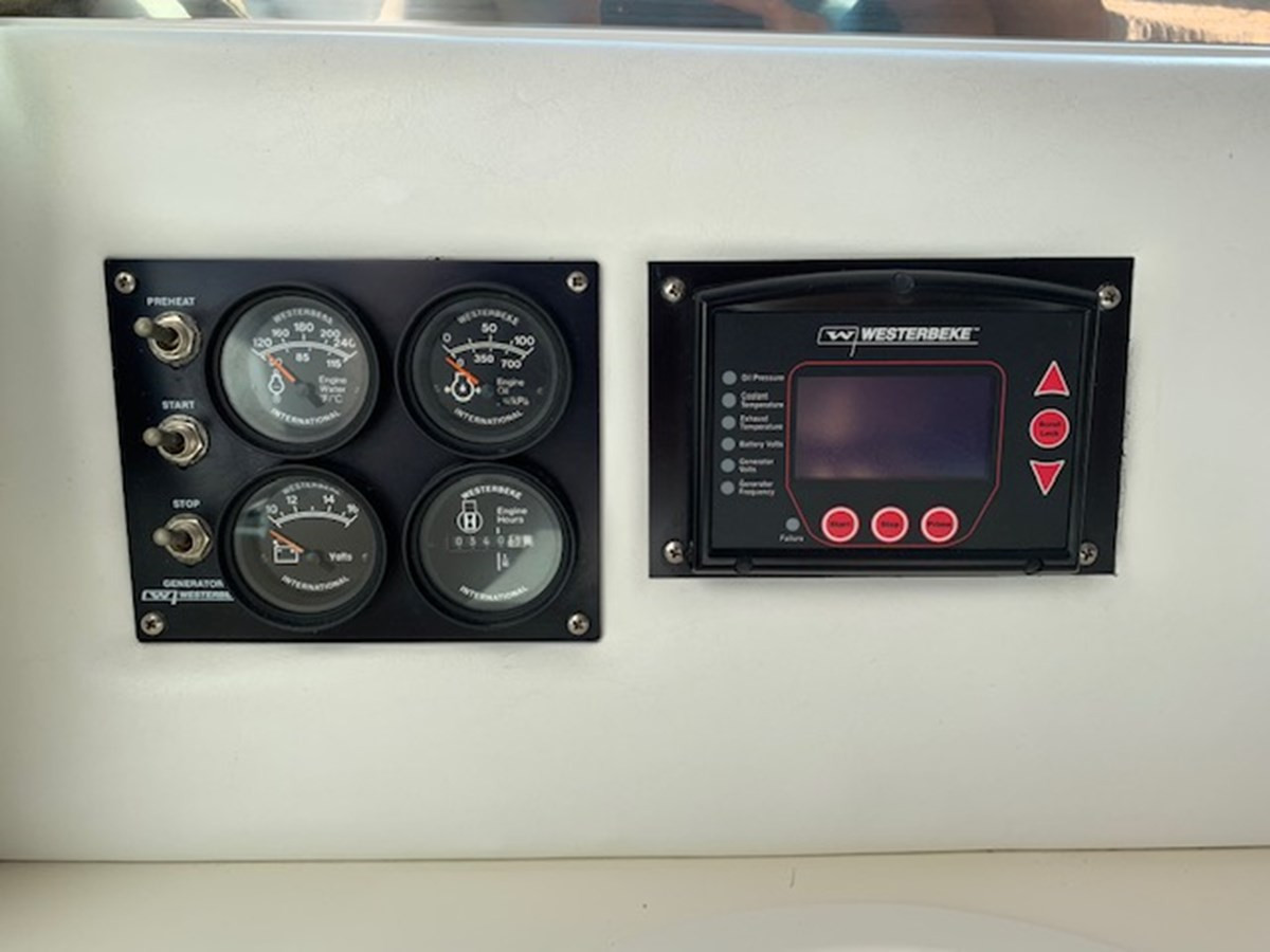 https://arconyachts.ams3.digitaloceanspaces.com/110449/conversions/large_4250492-optimize.jpg