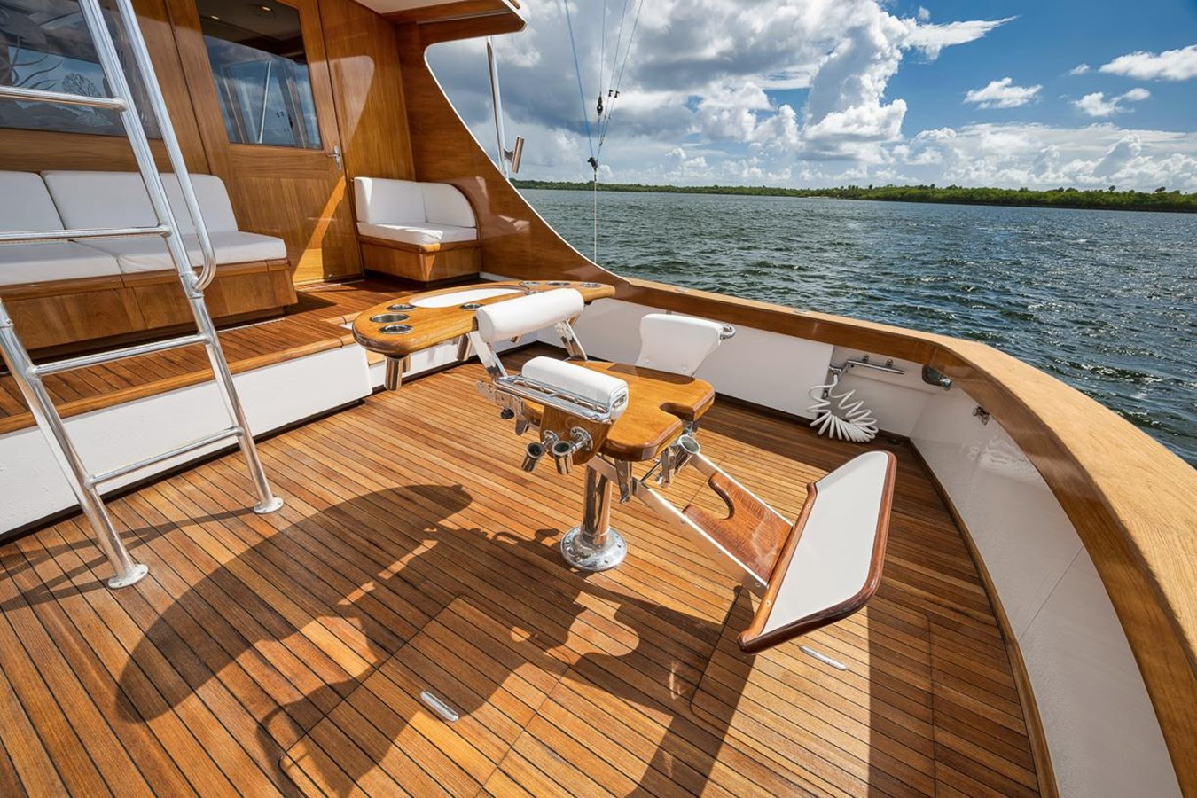 https://arconyachts.ams3.digitaloceanspaces.com/110468/conversions/large_4321069-optimize.jpg