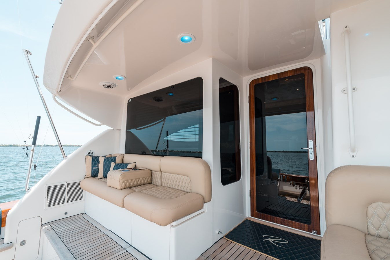 https://arconyachts.ams3.digitaloceanspaces.com/110576/conversions/large_4275710-optimize.jpg