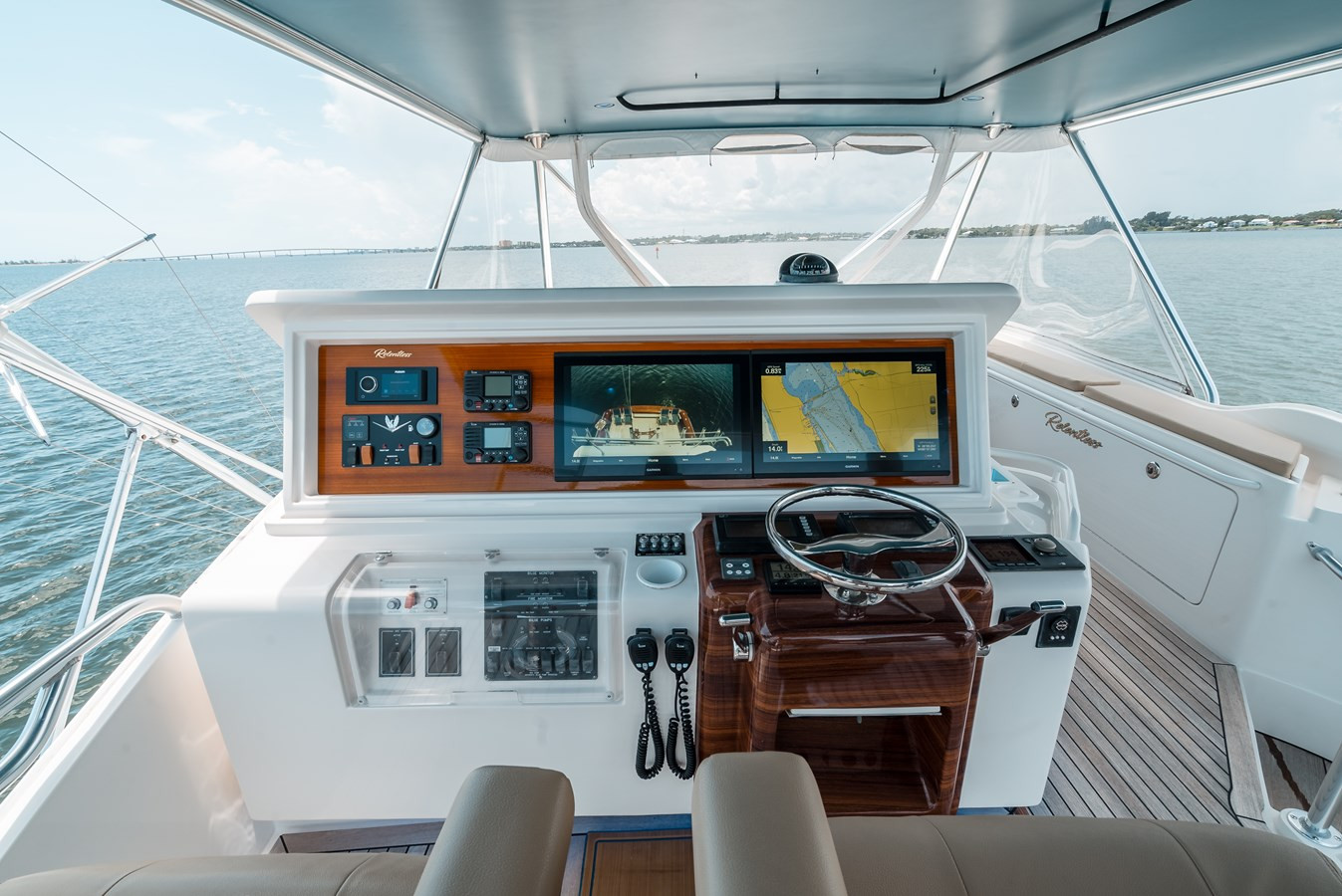 https://arconyachts.ams3.digitaloceanspaces.com/110593/conversions/large_4275715-optimize.jpg