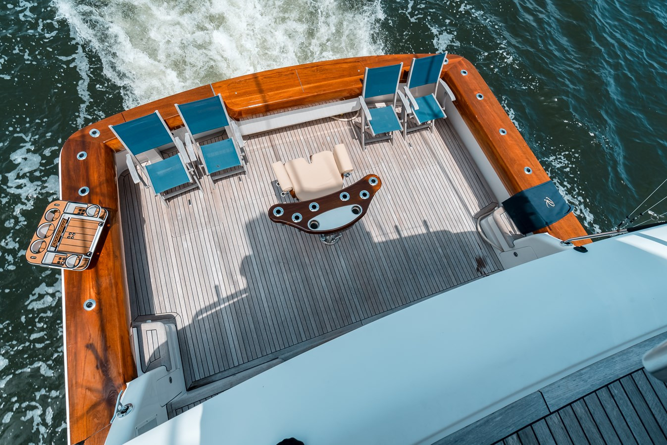 https://arconyachts.ams3.digitaloceanspaces.com/110609/conversions/large_4275721-optimize.jpg