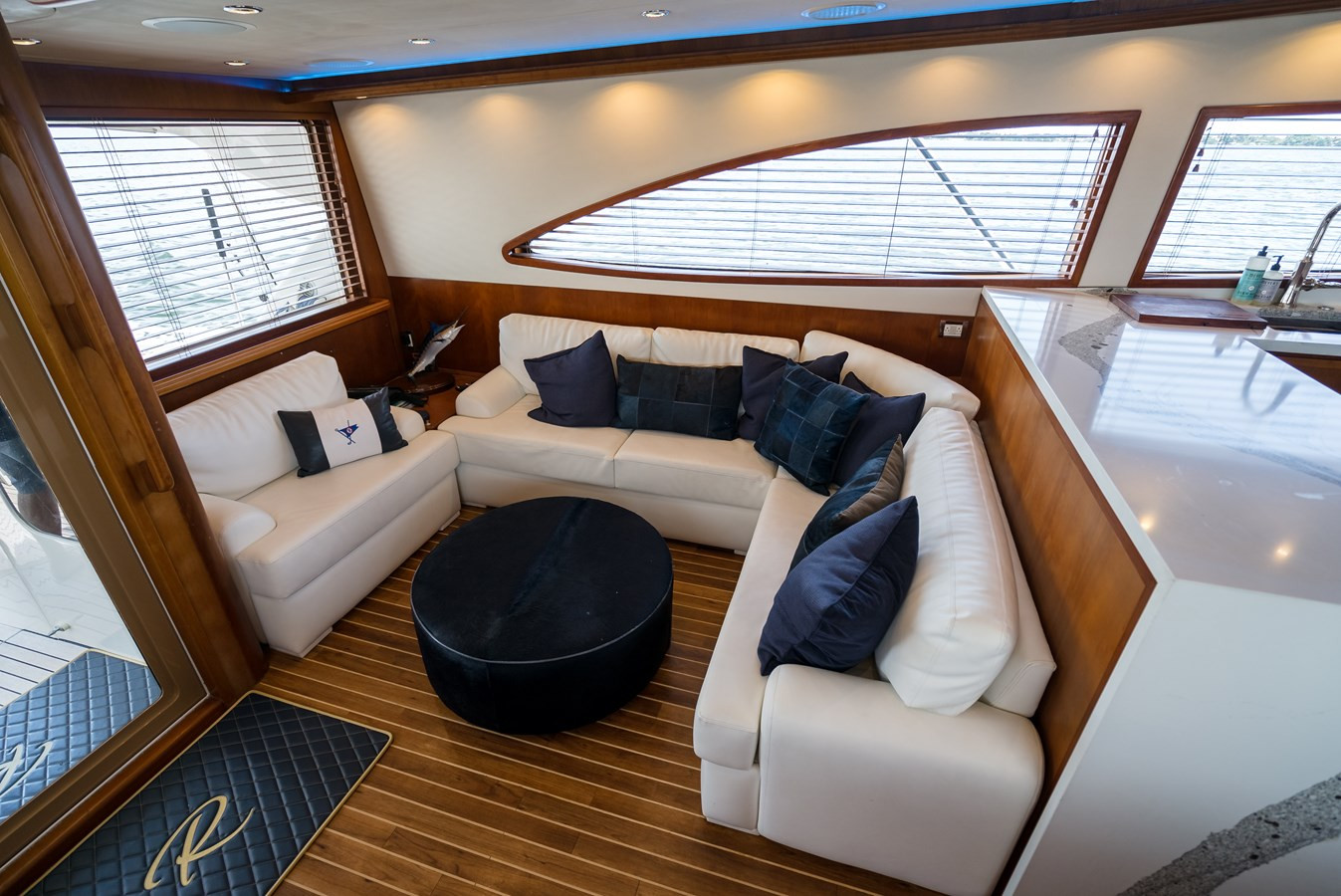 https://arconyachts.ams3.digitaloceanspaces.com/110628/conversions/large_4275730-optimize.jpg