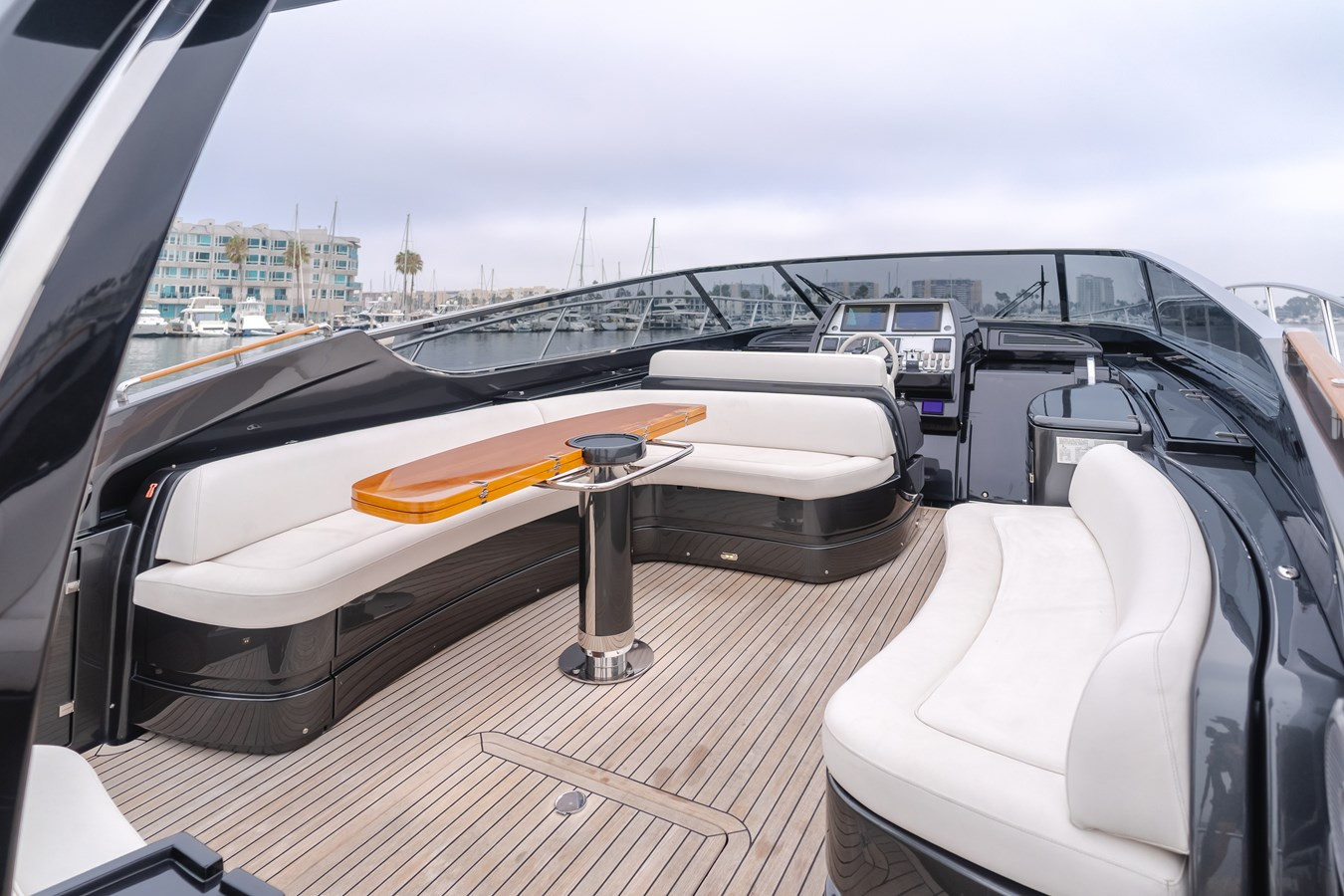 https://arconyachts.ams3.digitaloceanspaces.com/110643/conversions/large_4385090-optimize.jpg