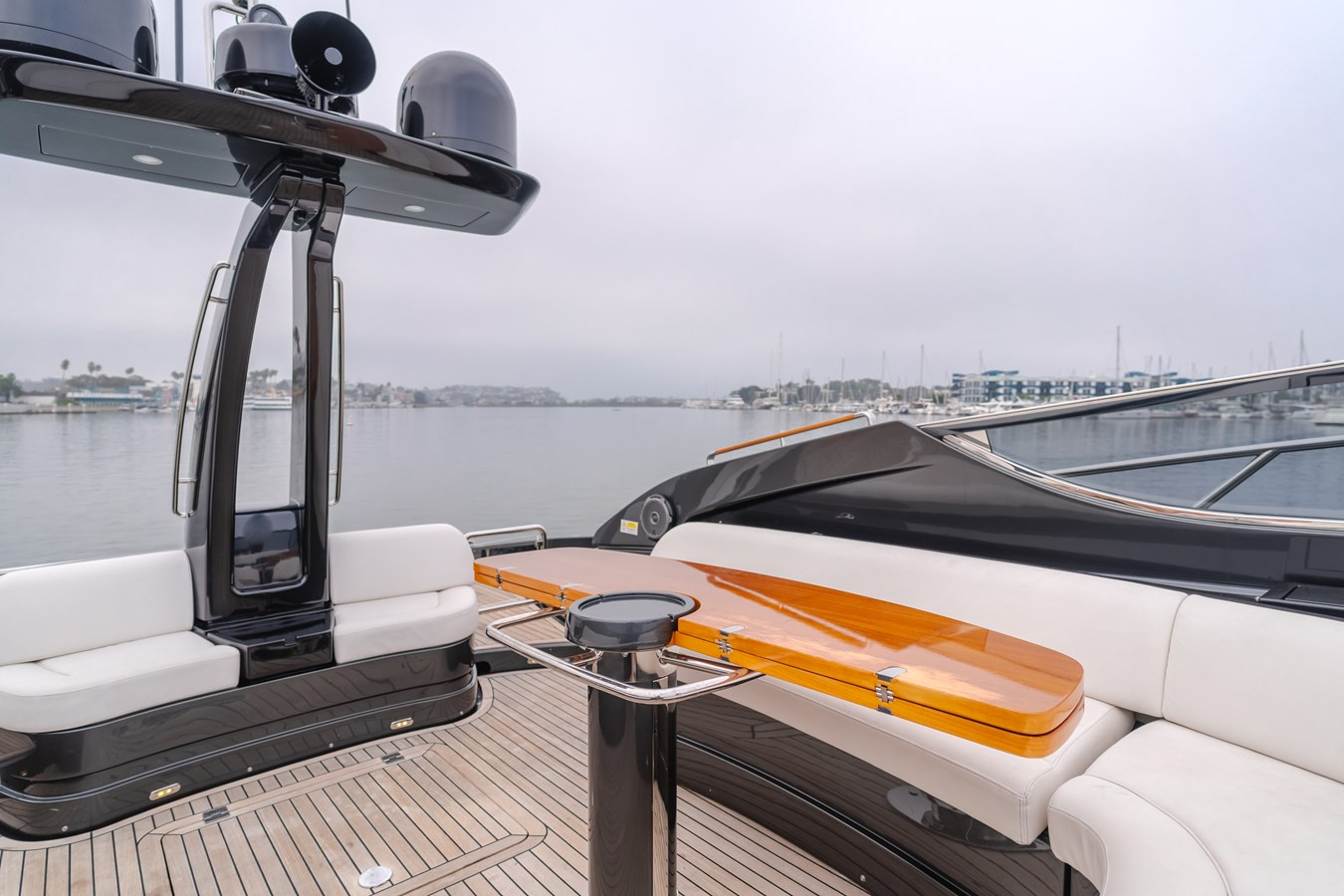 https://arconyachts.ams3.digitaloceanspaces.com/110657/conversions/large_4385095-optimize.jpg