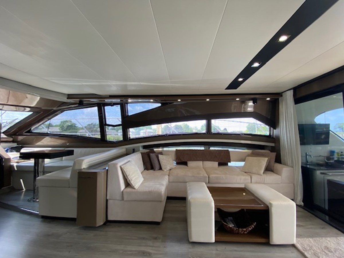 https://arconyachts.ams3.digitaloceanspaces.com/110741/conversions/large_4514169-optimize.jpg