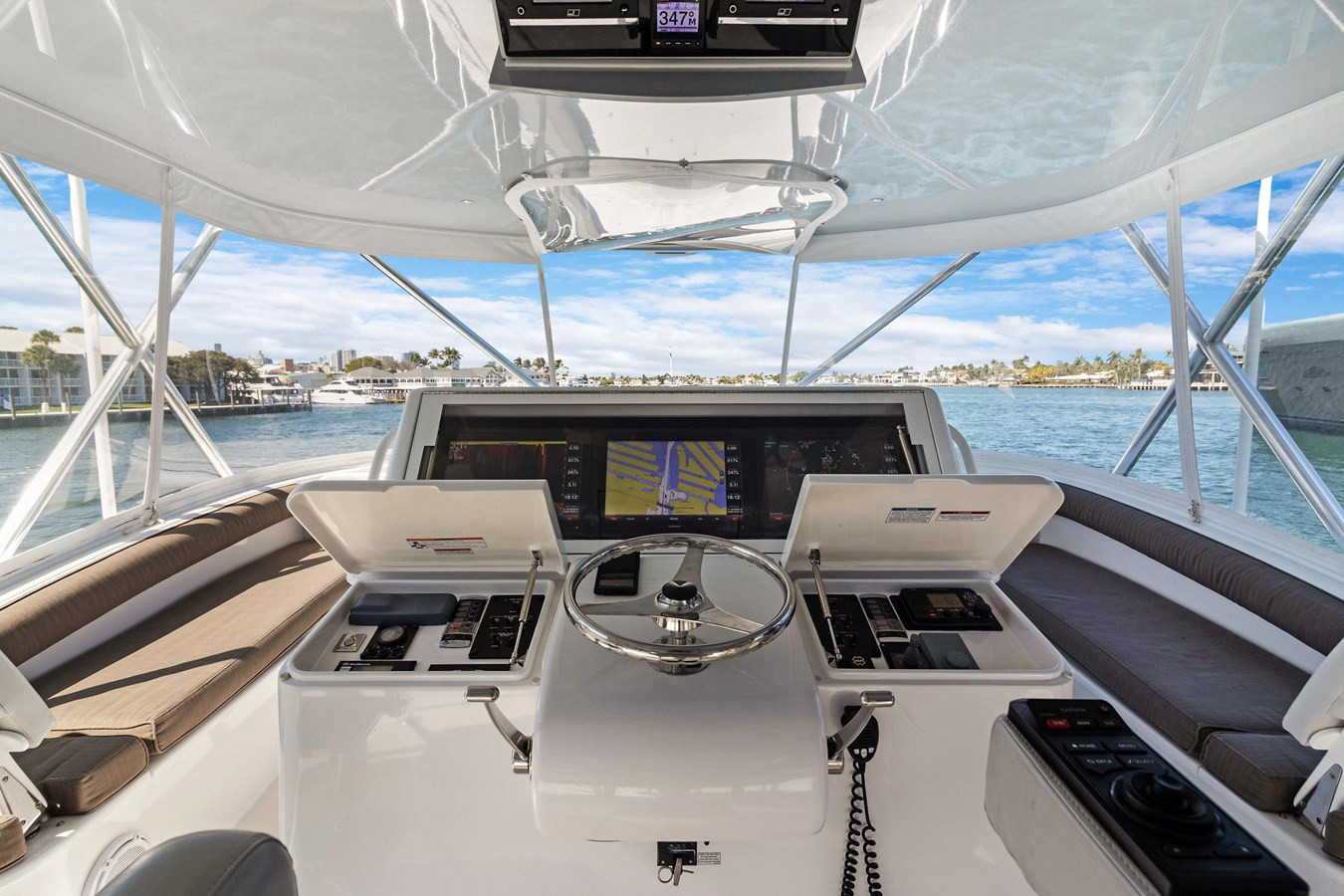 https://arconyachts.ams3.digitaloceanspaces.com/110801/conversions/large_4583457-optimize.jpg