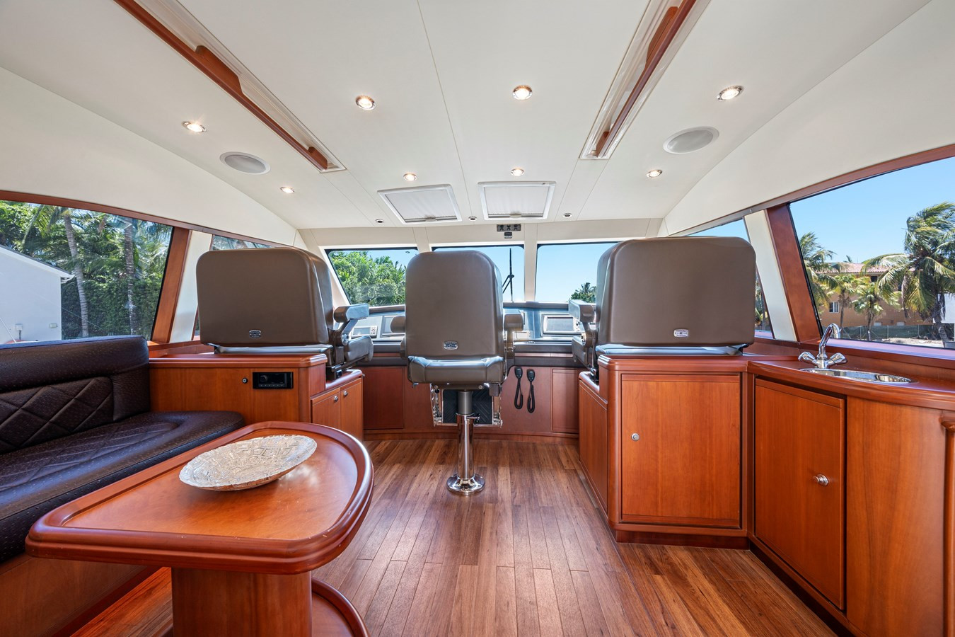 https://arconyachts.ams3.digitaloceanspaces.com/110877/conversions/large_4694209-optimize.jpg