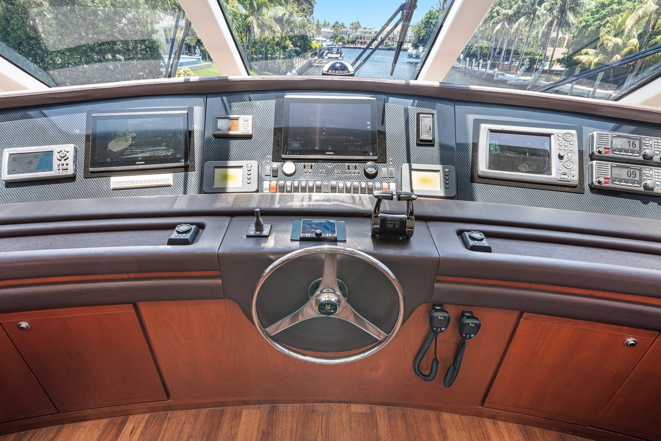 https://arconyachts.ams3.digitaloceanspaces.com/110896/conversions/large_4694215-optimize.jpg