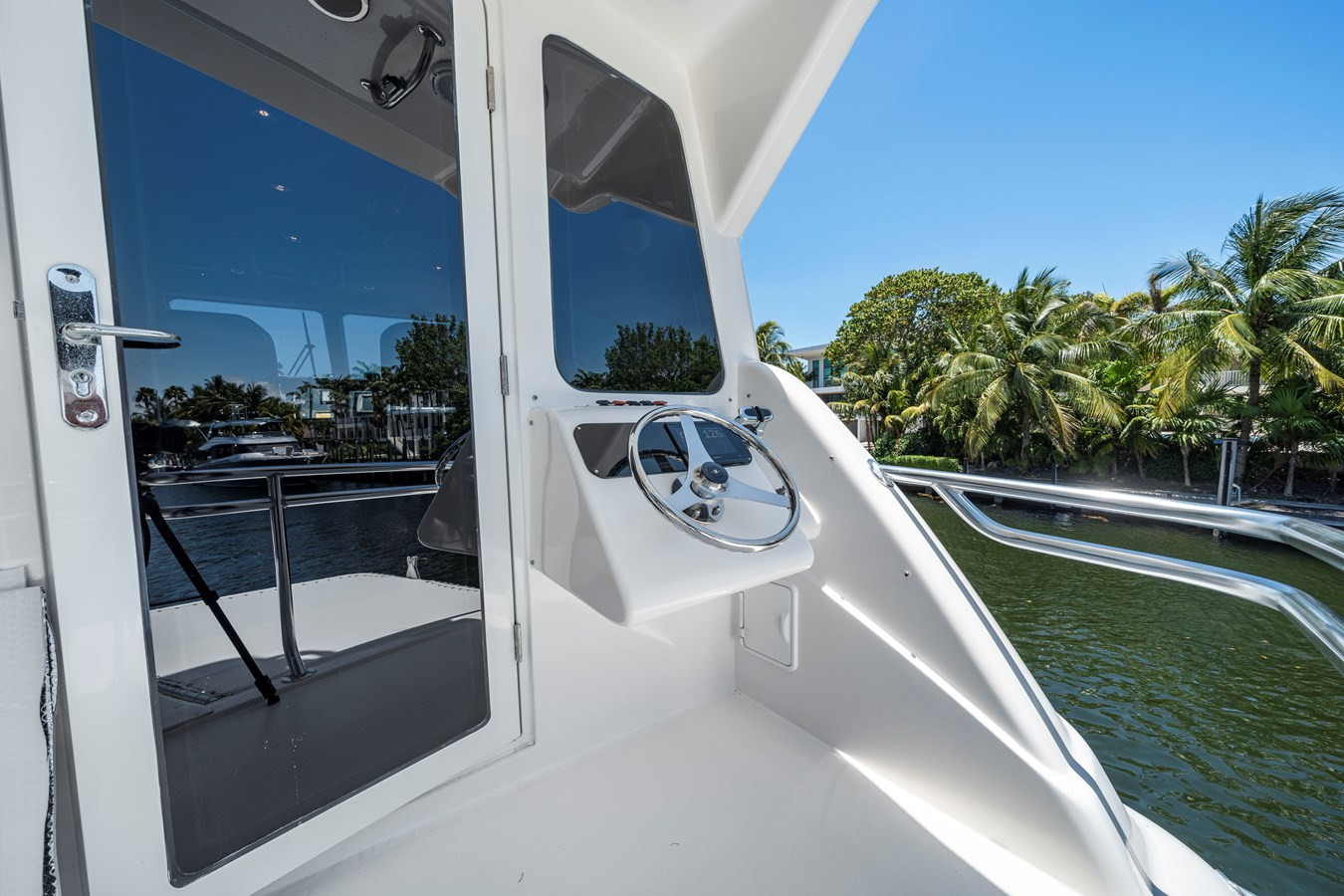 https://arconyachts.ams3.digitaloceanspaces.com/110912/conversions/large_4694221-optimize.jpg