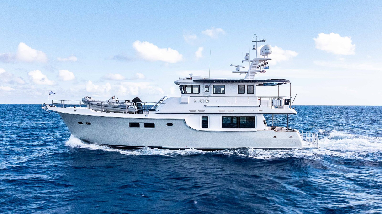 https://arconyachts.ams3.digitaloceanspaces.com/110933/conversions/large_4852878-optimize.jpg