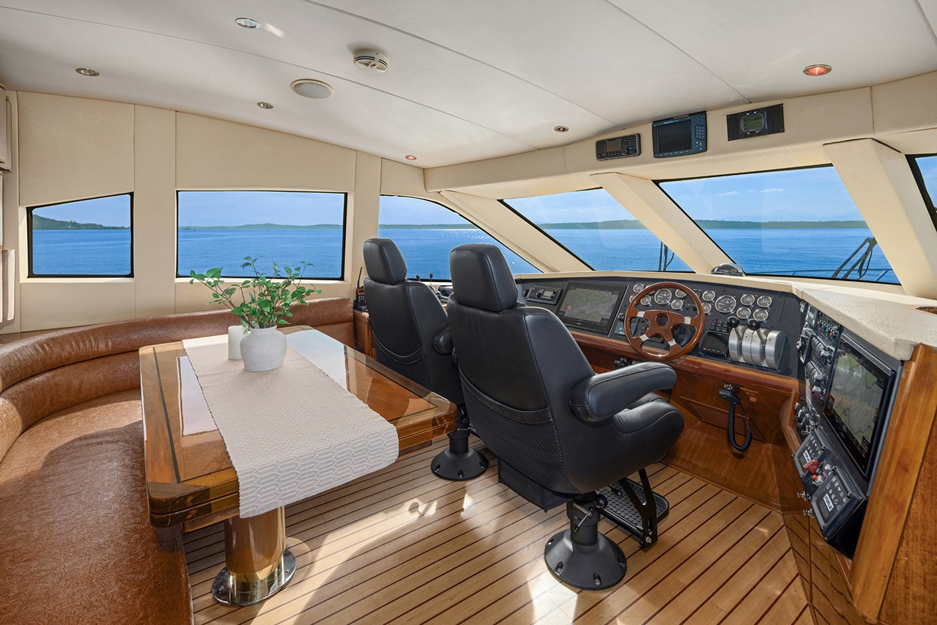https://arconyachts.ams3.digitaloceanspaces.com/110943/conversions/large_4819990-optimize.jpg