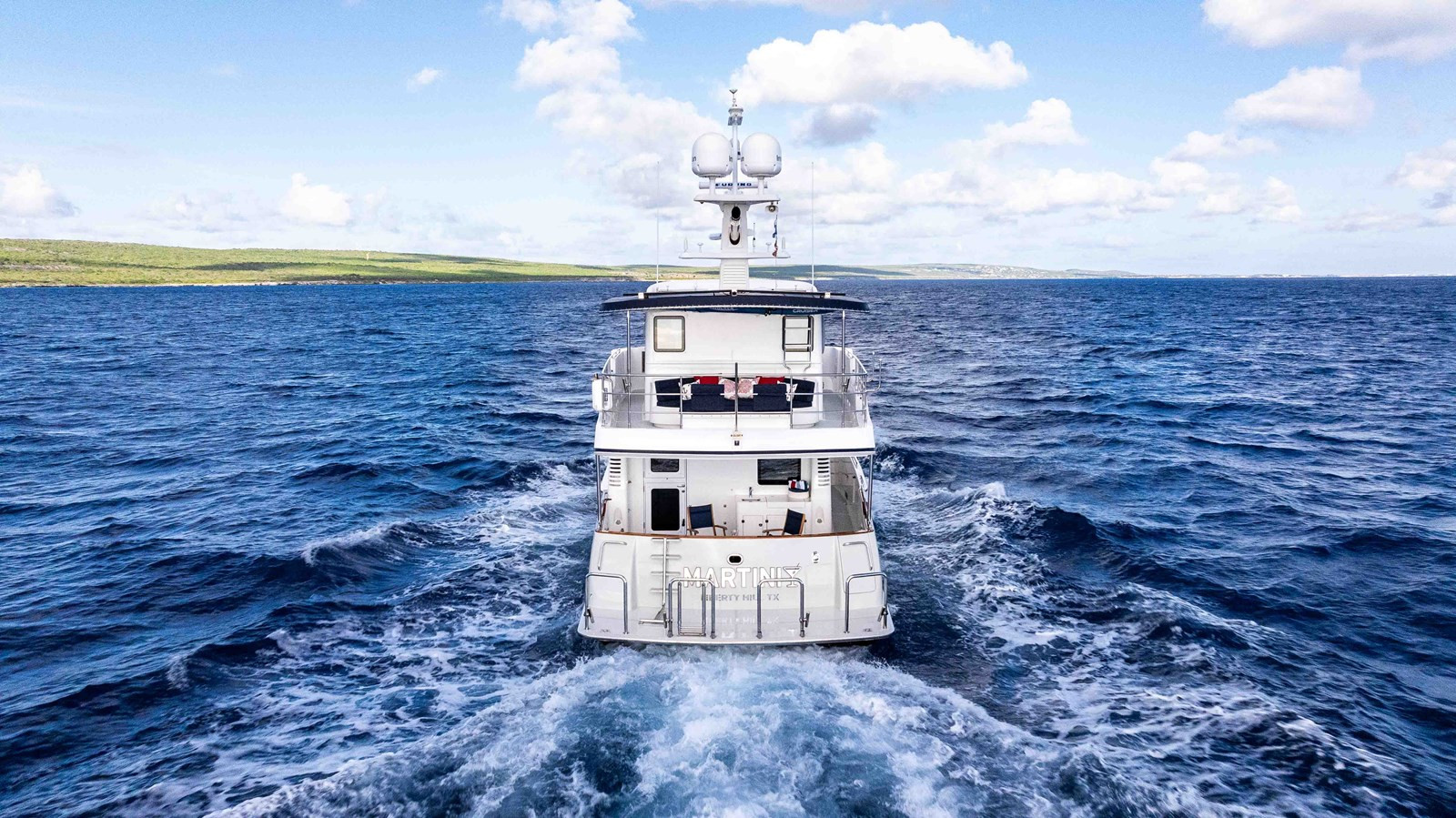 https://arconyachts.ams3.digitaloceanspaces.com/110945/conversions/large_4852886-optimize.jpg