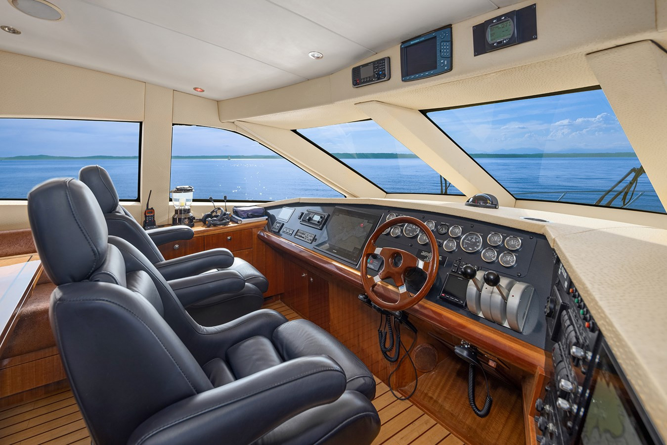 https://arconyachts.ams3.digitaloceanspaces.com/110950/conversions/large_4819992-optimize.jpg