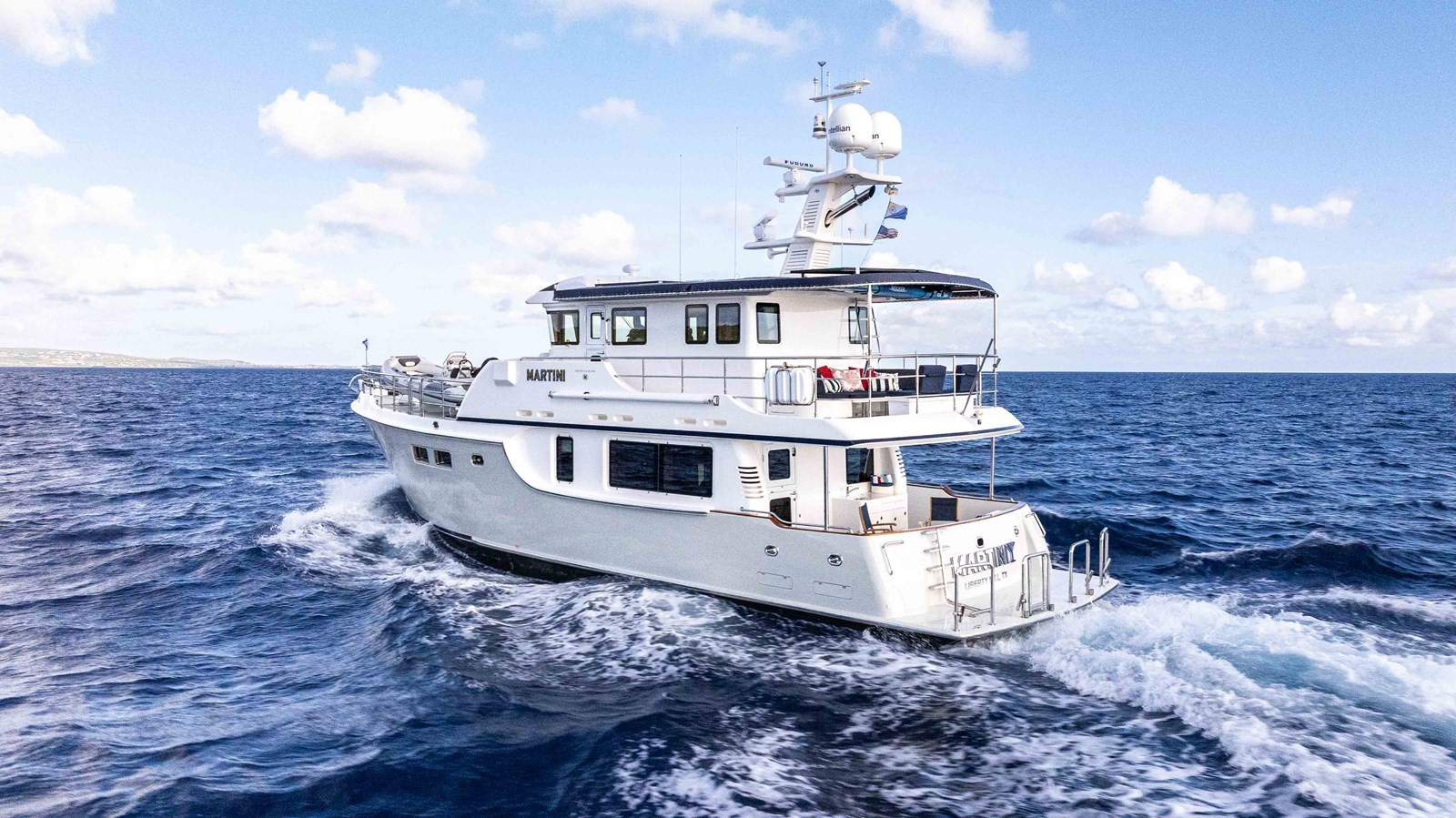 https://arconyachts.ams3.digitaloceanspaces.com/110951/conversions/large_4852890-optimize.jpg