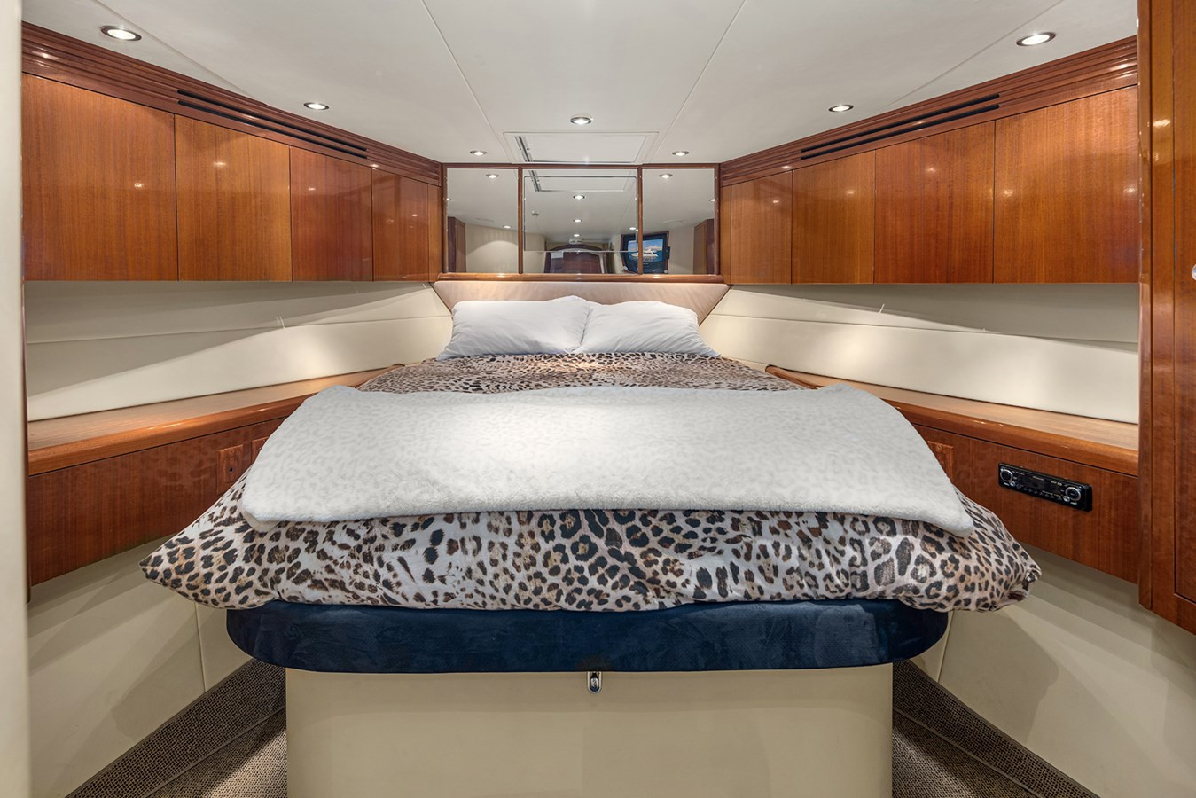 https://arconyachts.ams3.digitaloceanspaces.com/110967/conversions/large_4819998-optimize.jpg