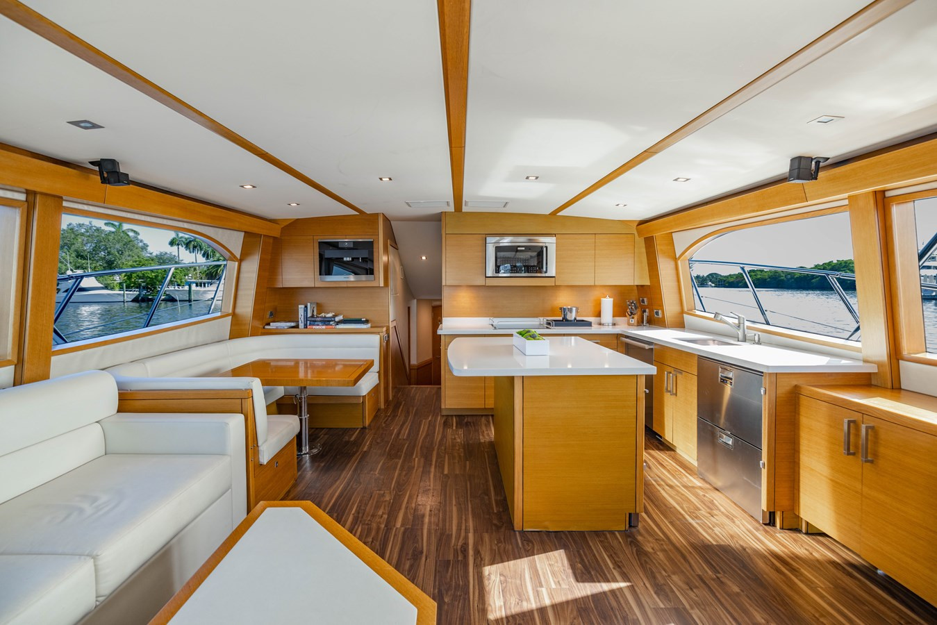 https://arconyachts.ams3.digitaloceanspaces.com/110974/conversions/large_4765658-optimize.jpg