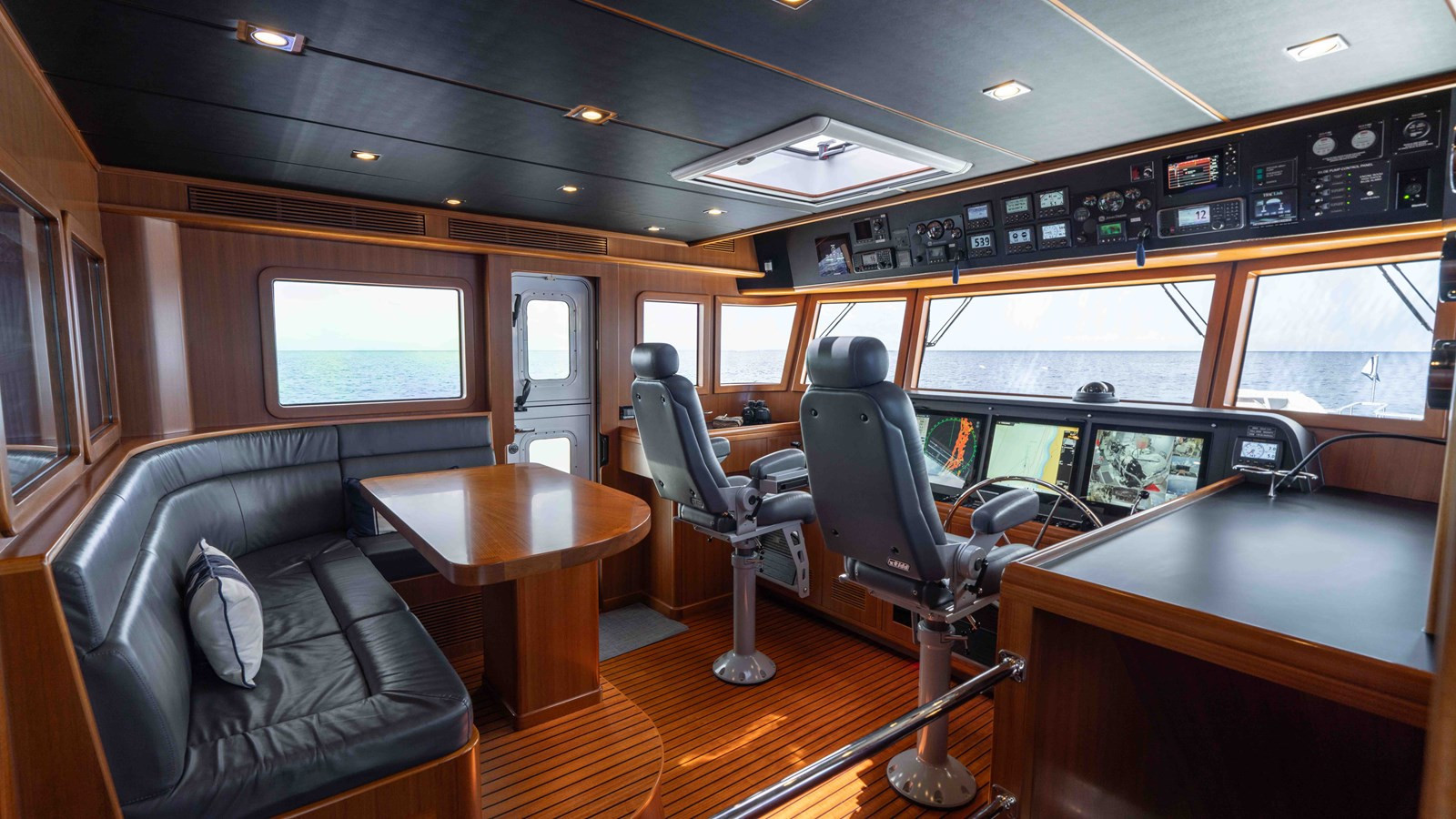 https://arconyachts.ams3.digitaloceanspaces.com/111008/conversions/large_4852944-optimize.jpg