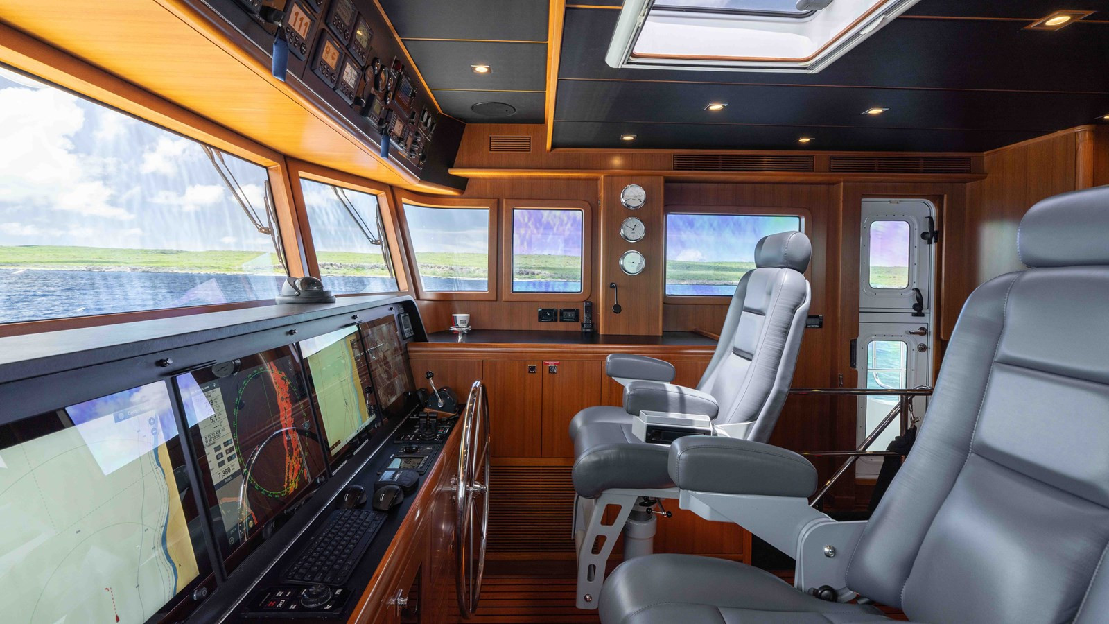 https://arconyachts.ams3.digitaloceanspaces.com/111011/conversions/large_4852945-optimize.jpg