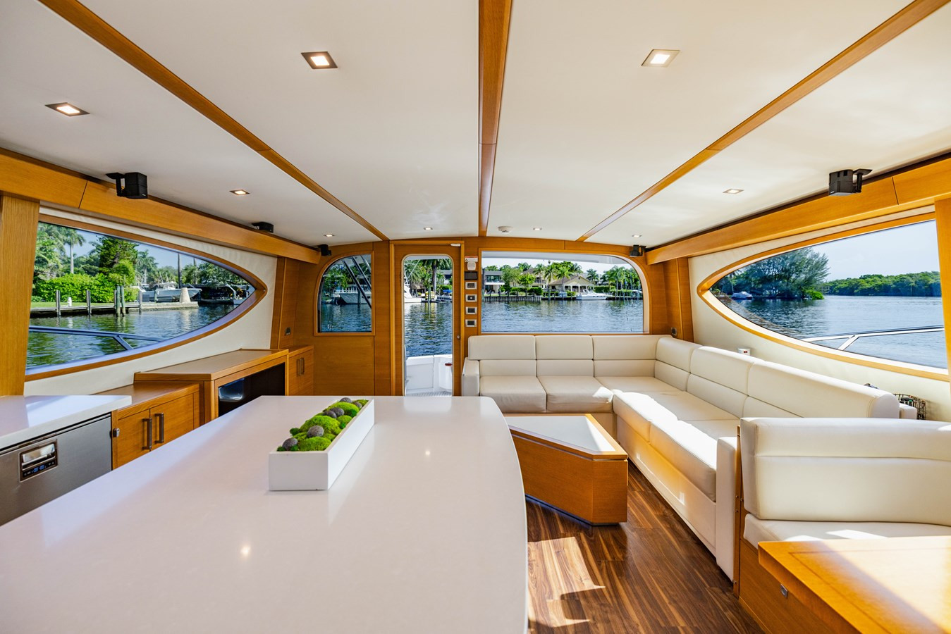 https://arconyachts.ams3.digitaloceanspaces.com/111012/conversions/large_4765671-optimize.jpg