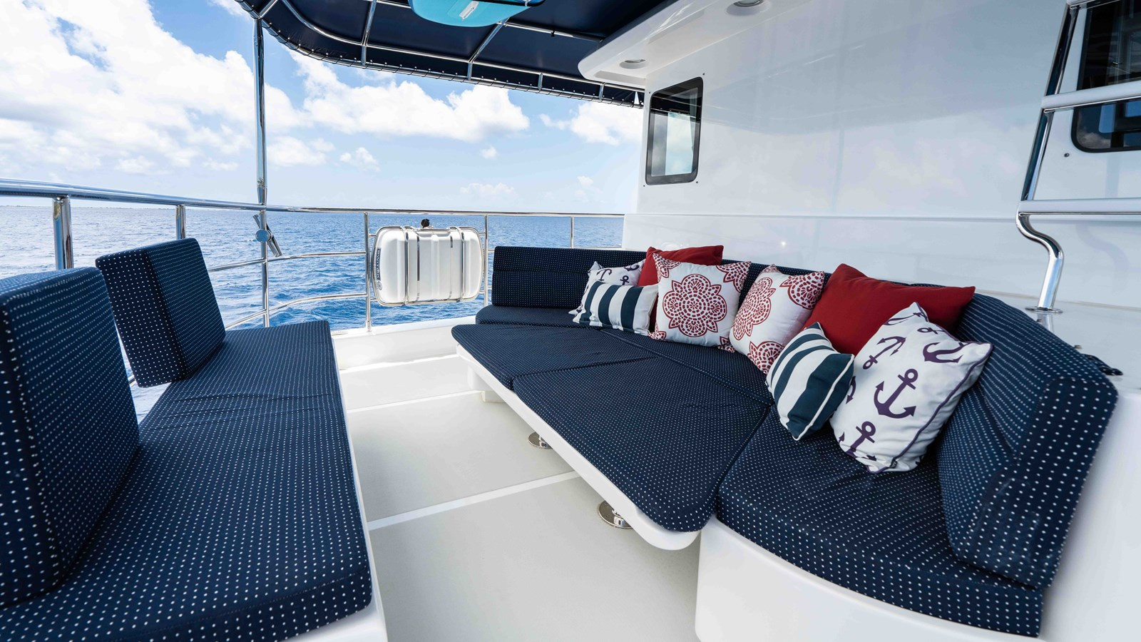 https://arconyachts.ams3.digitaloceanspaces.com/111031/conversions/large_4852952-optimize.jpg