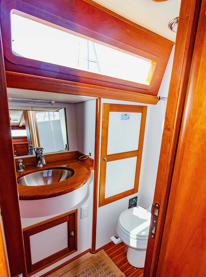 https://arconyachts.ams3.digitaloceanspaces.com/111133/conversions/large_4384305-optimize.jpg