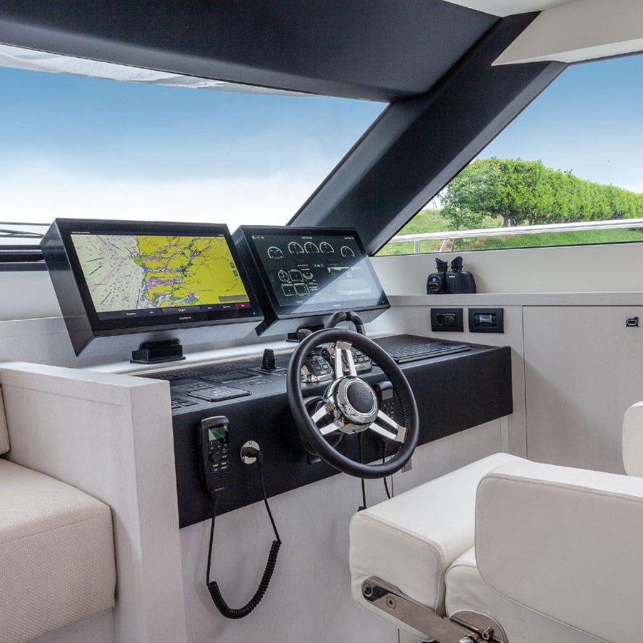 https://arconyachts.ams3.digitaloceanspaces.com/111153/conversions/large_2959614-optimize.jpg