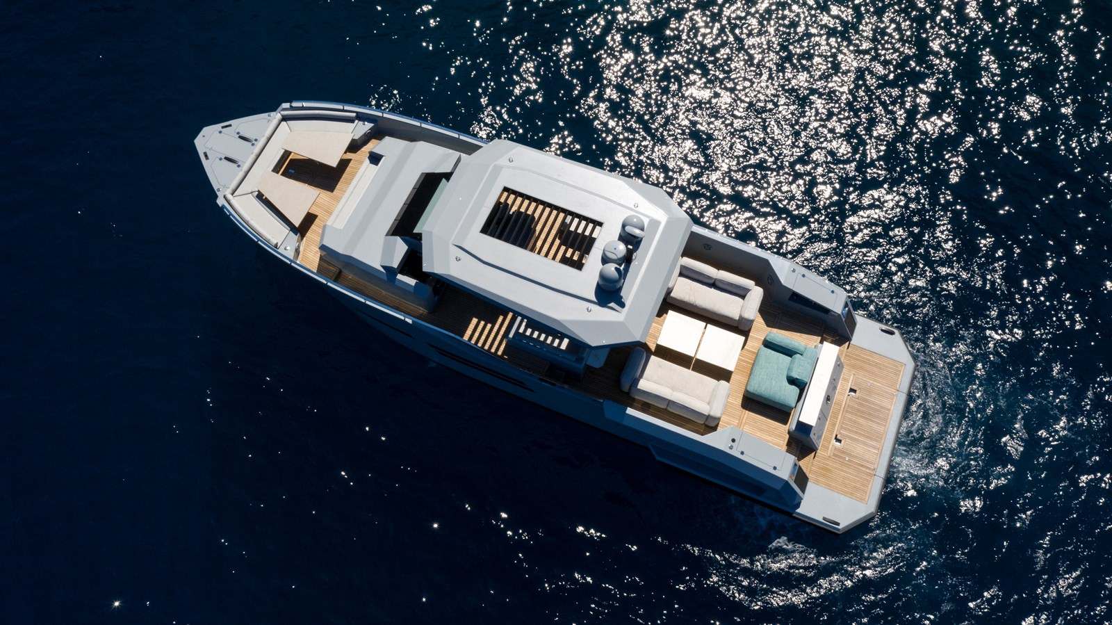 https://arconyachts.ams3.digitaloceanspaces.com/111244/conversions/large_4456943-optimize.jpg