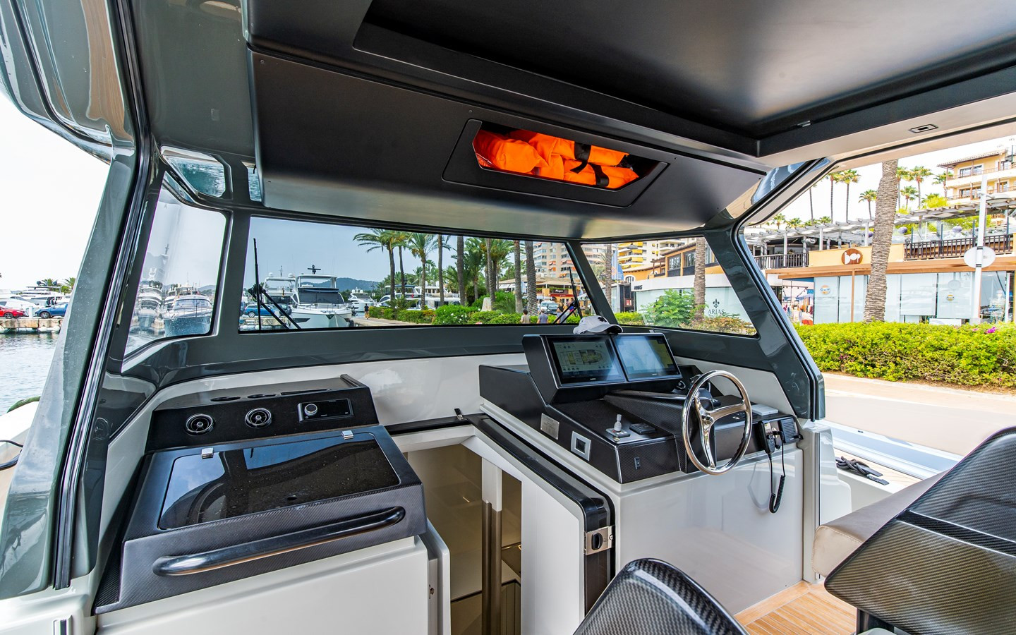 https://arconyachts.ams3.digitaloceanspaces.com/111246/conversions/large_3974964-optimize.jpg