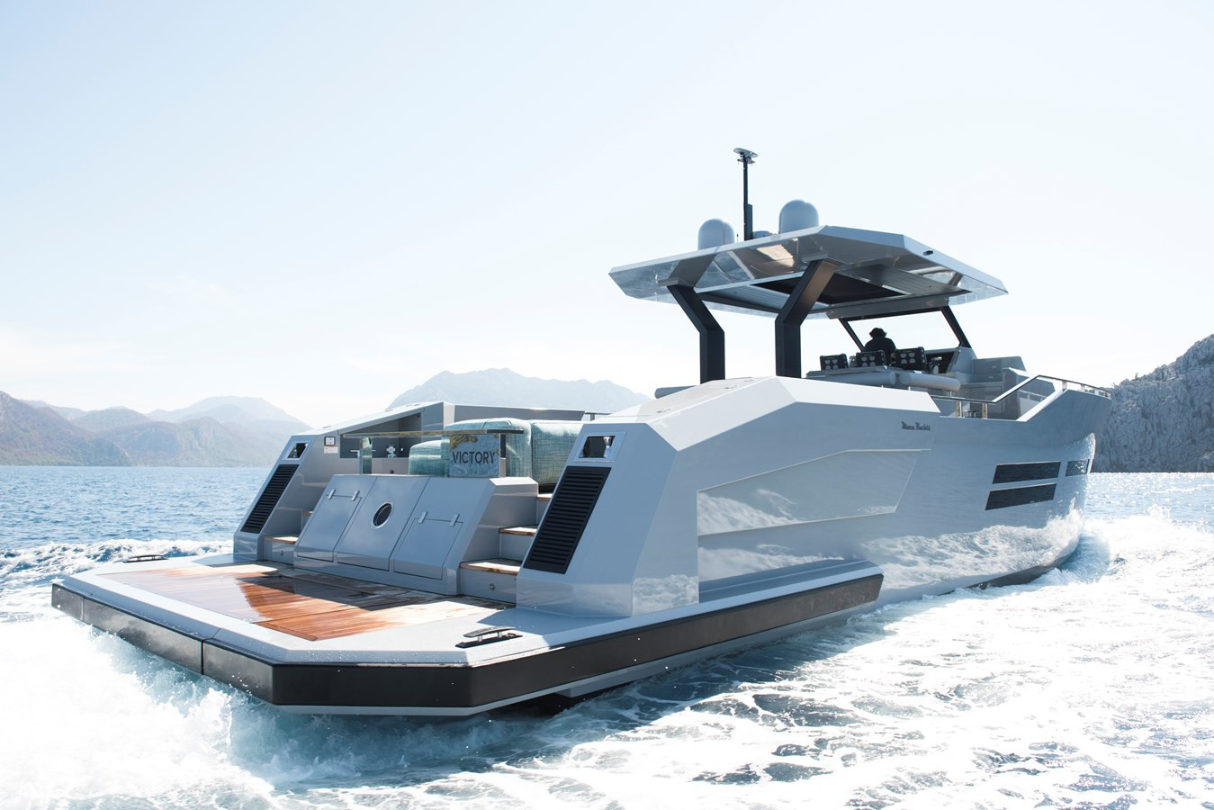 https://arconyachts.ams3.digitaloceanspaces.com/111250/conversions/large_4456945-optimize.jpg