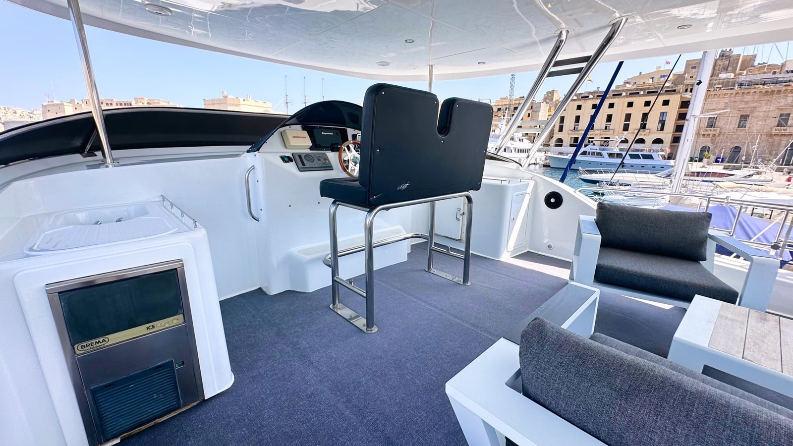 https://arconyachts.ams3.digitaloceanspaces.com/111269/conversions/large_4318517-optimize.jpg
