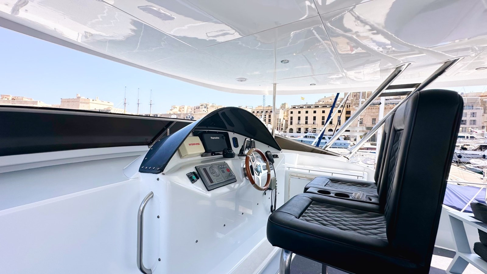 https://arconyachts.ams3.digitaloceanspaces.com/111271/conversions/large_4318518-optimize.jpg