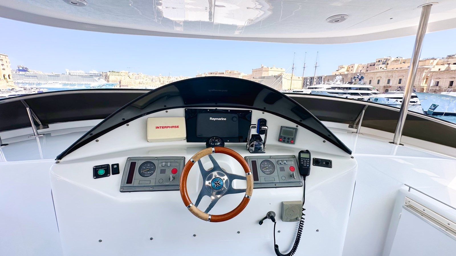https://arconyachts.ams3.digitaloceanspaces.com/111273/conversions/large_4318519-optimize.jpg