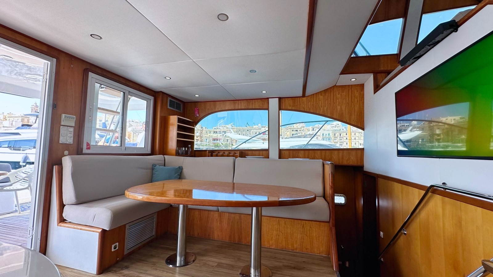 https://arconyachts.ams3.digitaloceanspaces.com/111279/conversions/large_4318521-optimize.jpg