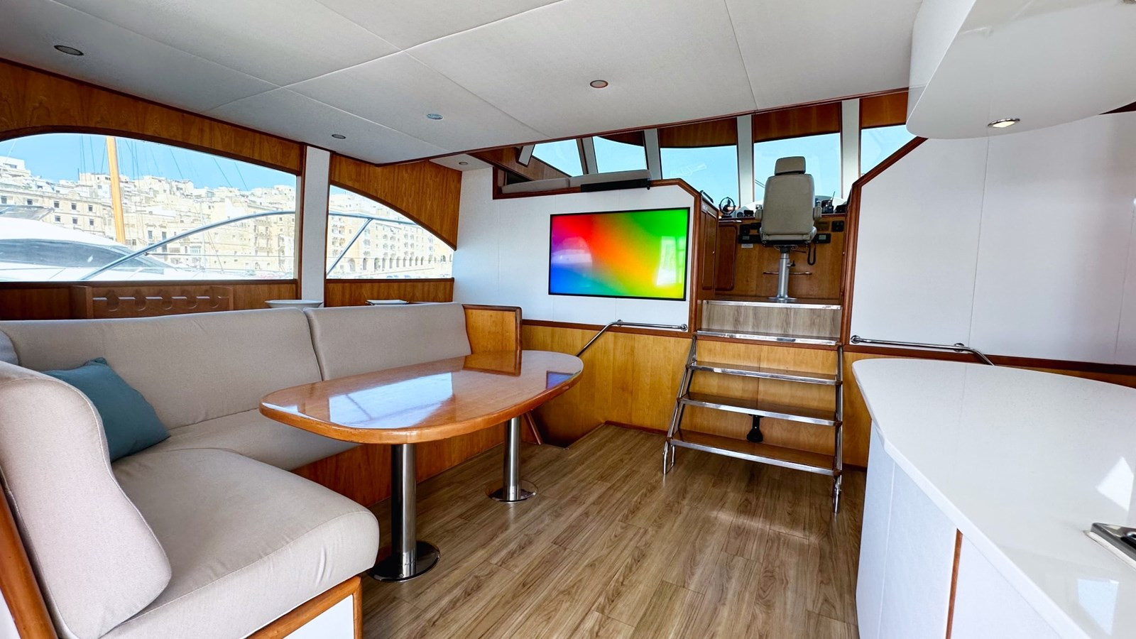 https://arconyachts.ams3.digitaloceanspaces.com/111282/conversions/large_4318522-optimize.jpg