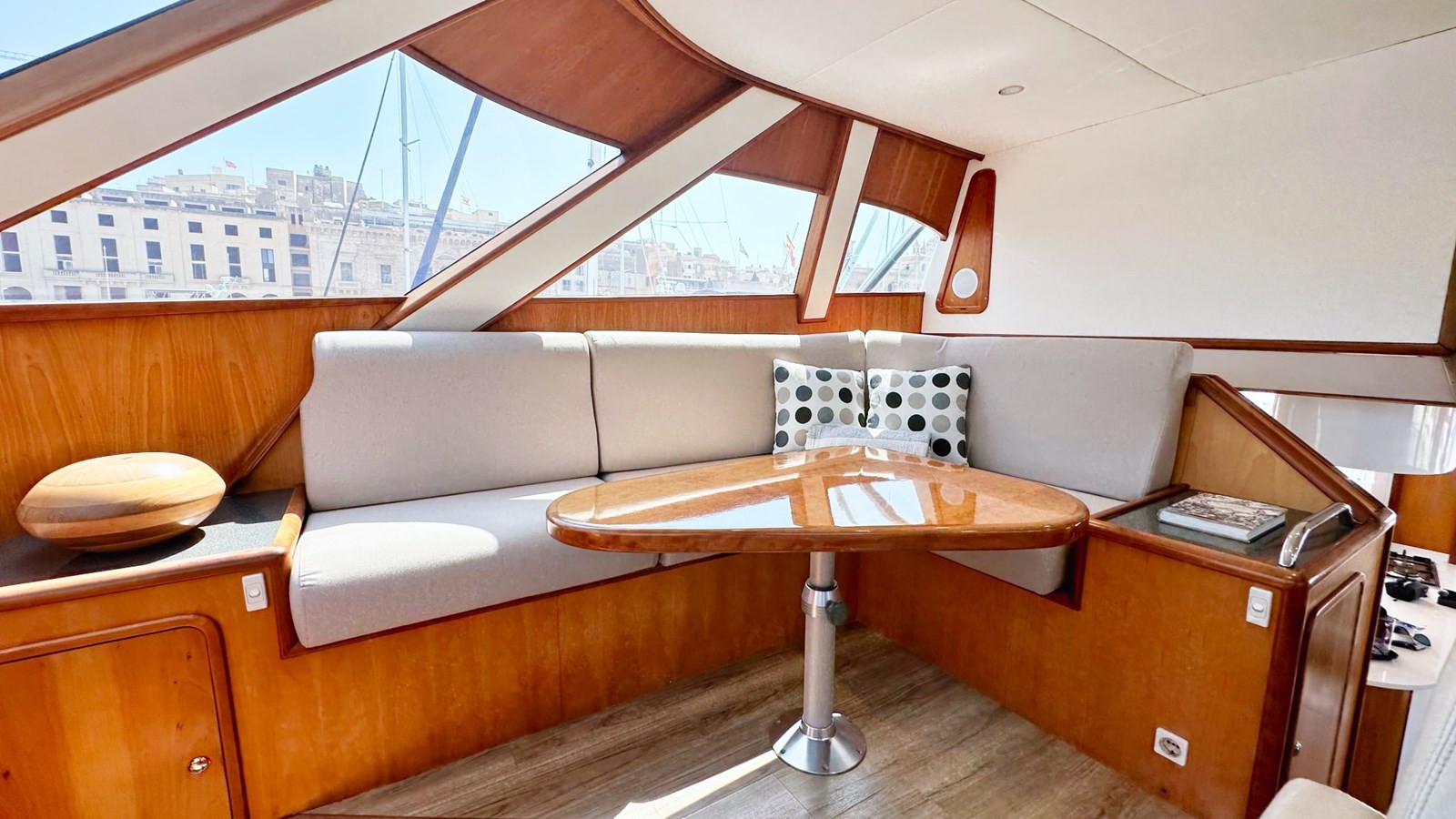 https://arconyachts.ams3.digitaloceanspaces.com/111291/conversions/large_4318525-optimize.jpg