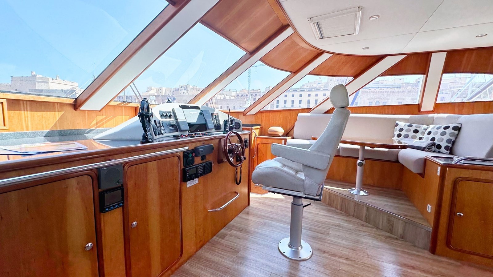 https://arconyachts.ams3.digitaloceanspaces.com/111297/conversions/large_4318527-optimize.jpg