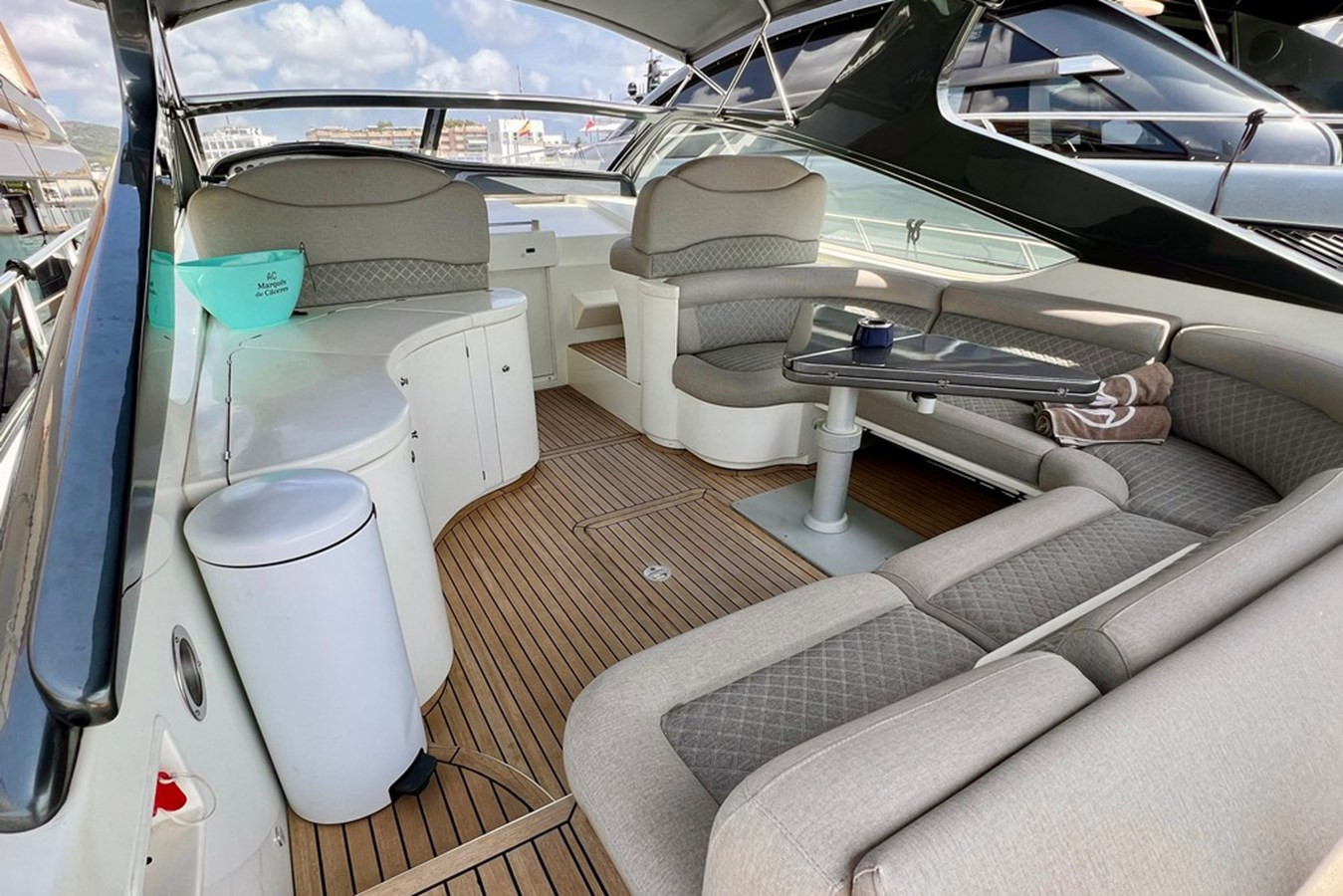 https://arconyachts.ams3.digitaloceanspaces.com/111353/conversions/large_4302322-optimize.jpg