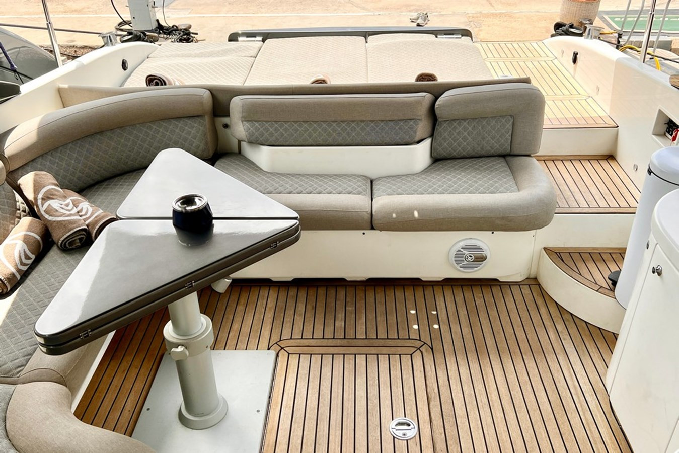 https://arconyachts.ams3.digitaloceanspaces.com/111365/conversions/large_4302306-optimize.jpg
