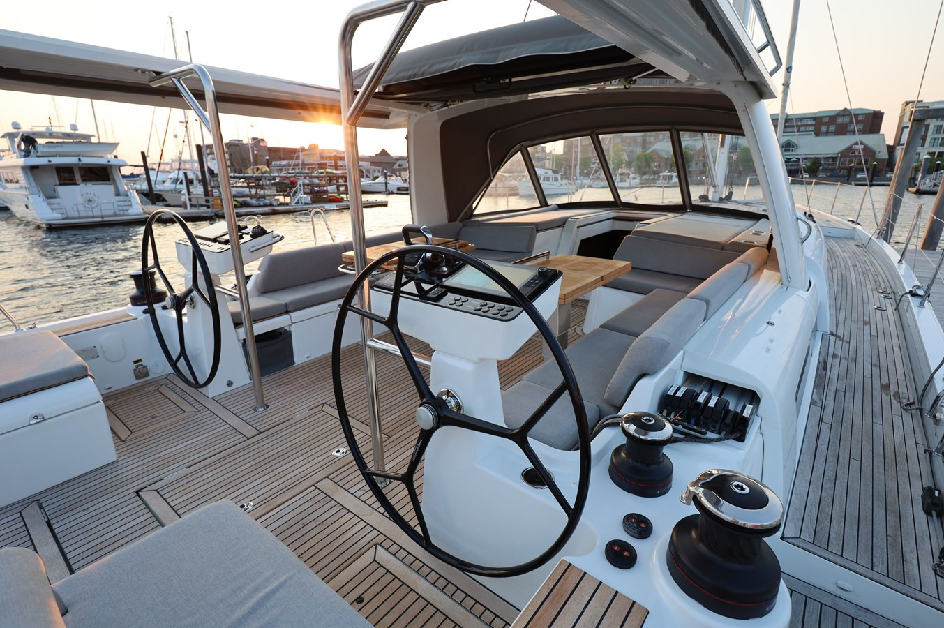 https://arconyachts.ams3.digitaloceanspaces.com/111450/conversions/large_4709781-optimize.jpg