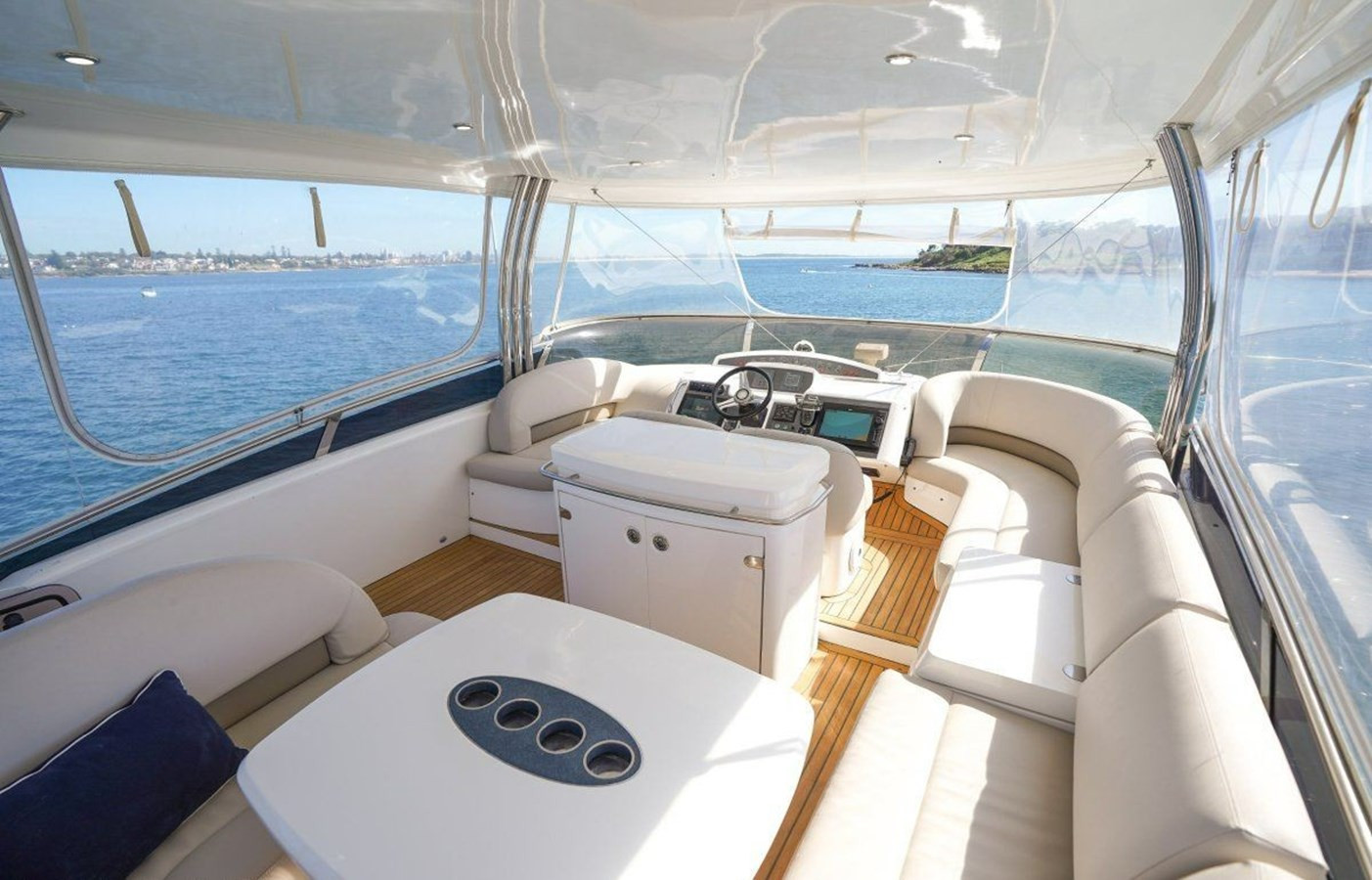 https://arconyachts.ams3.digitaloceanspaces.com/111479/conversions/large_4624581-optimize.jpg