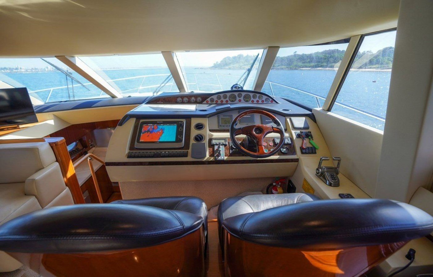 https://arconyachts.ams3.digitaloceanspaces.com/111516/conversions/large_4624594-optimize.jpg
