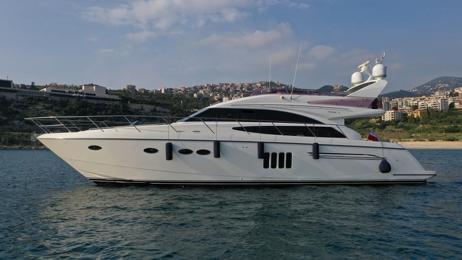 https://arconyachts.ams3.digitaloceanspaces.com/111555/conversions/large_3840872-optimize.jpg