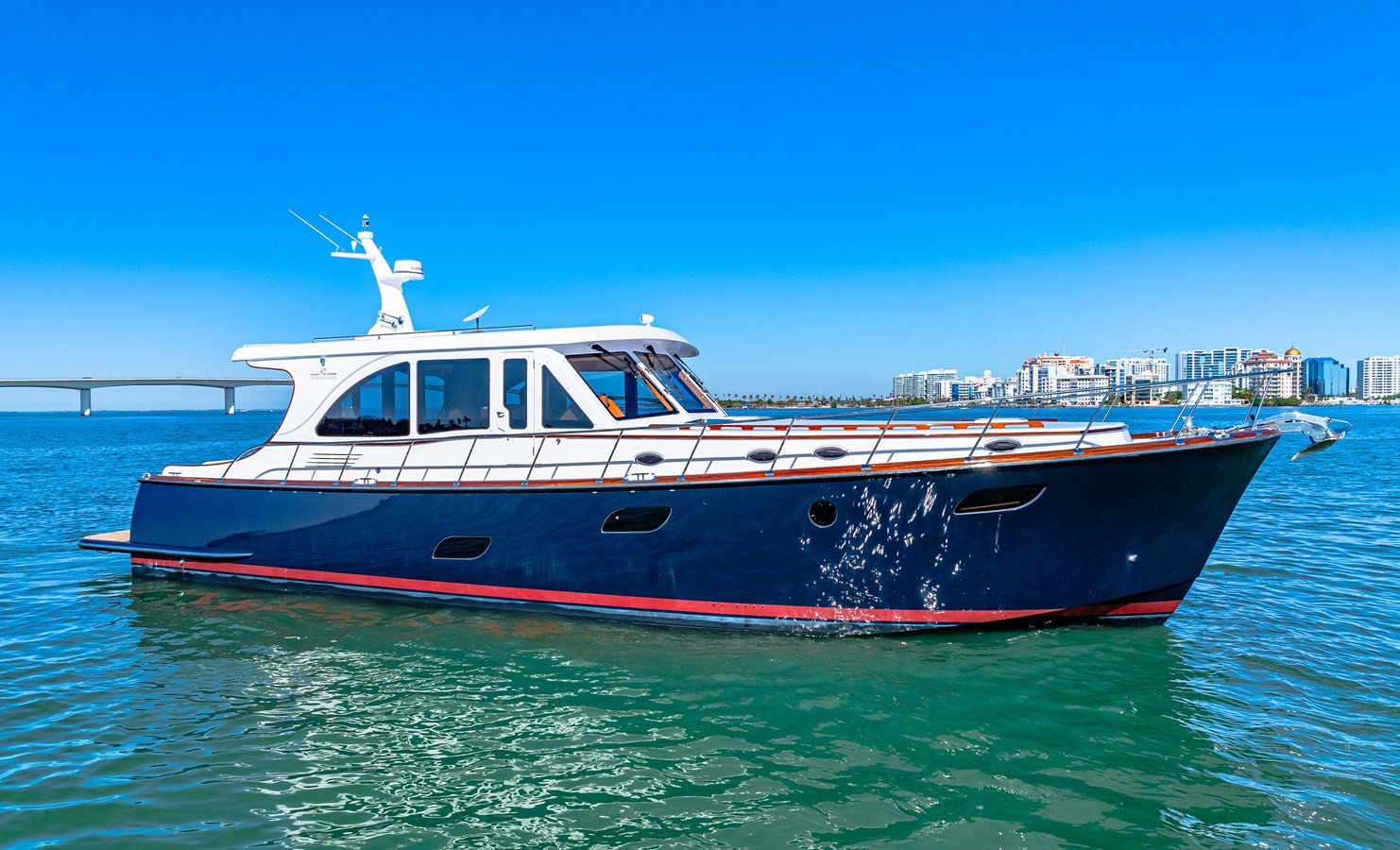 https://arconyachts.ams3.digitaloceanspaces.com/111566/conversions/large_4563594-optimize.jpg