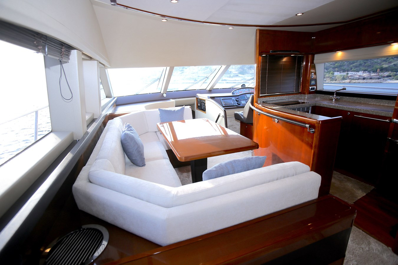 https://arconyachts.ams3.digitaloceanspaces.com/111582/conversions/large_3840899-optimize.jpg