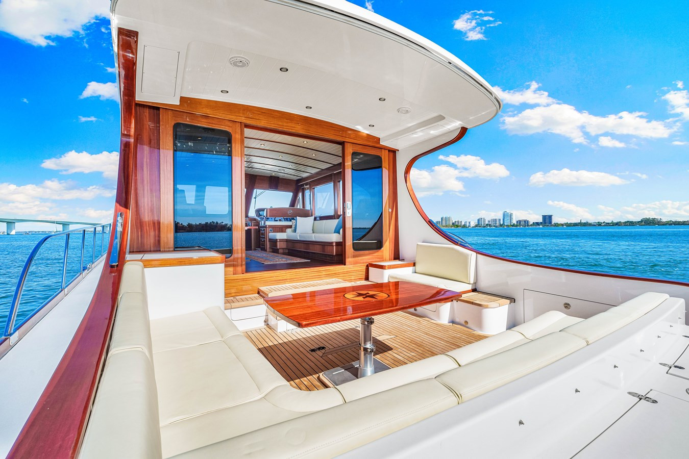 https://arconyachts.ams3.digitaloceanspaces.com/111657/conversions/large_4563624-optimize.jpg