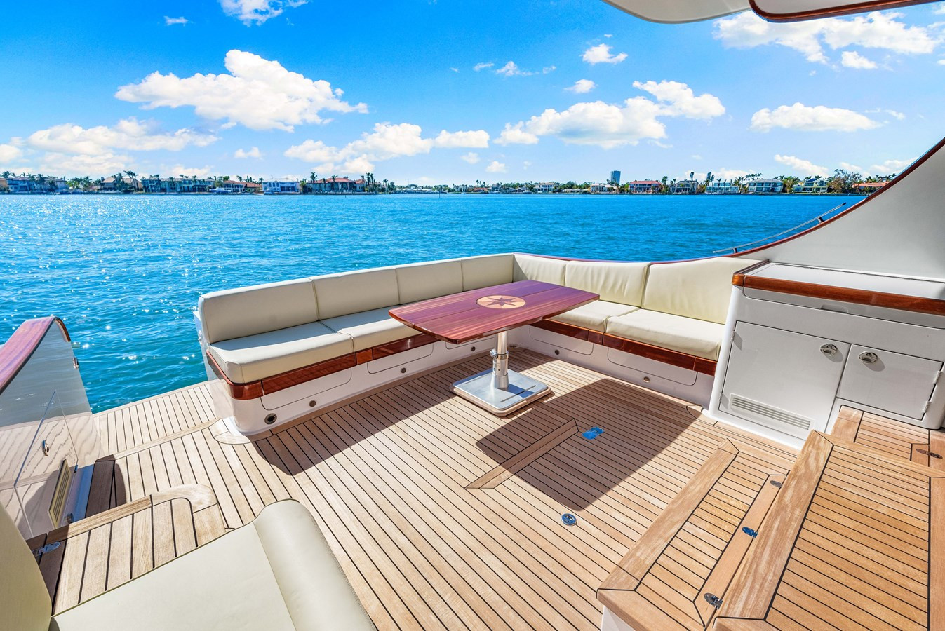 https://arconyachts.ams3.digitaloceanspaces.com/111663/conversions/large_4563626-optimize.jpg