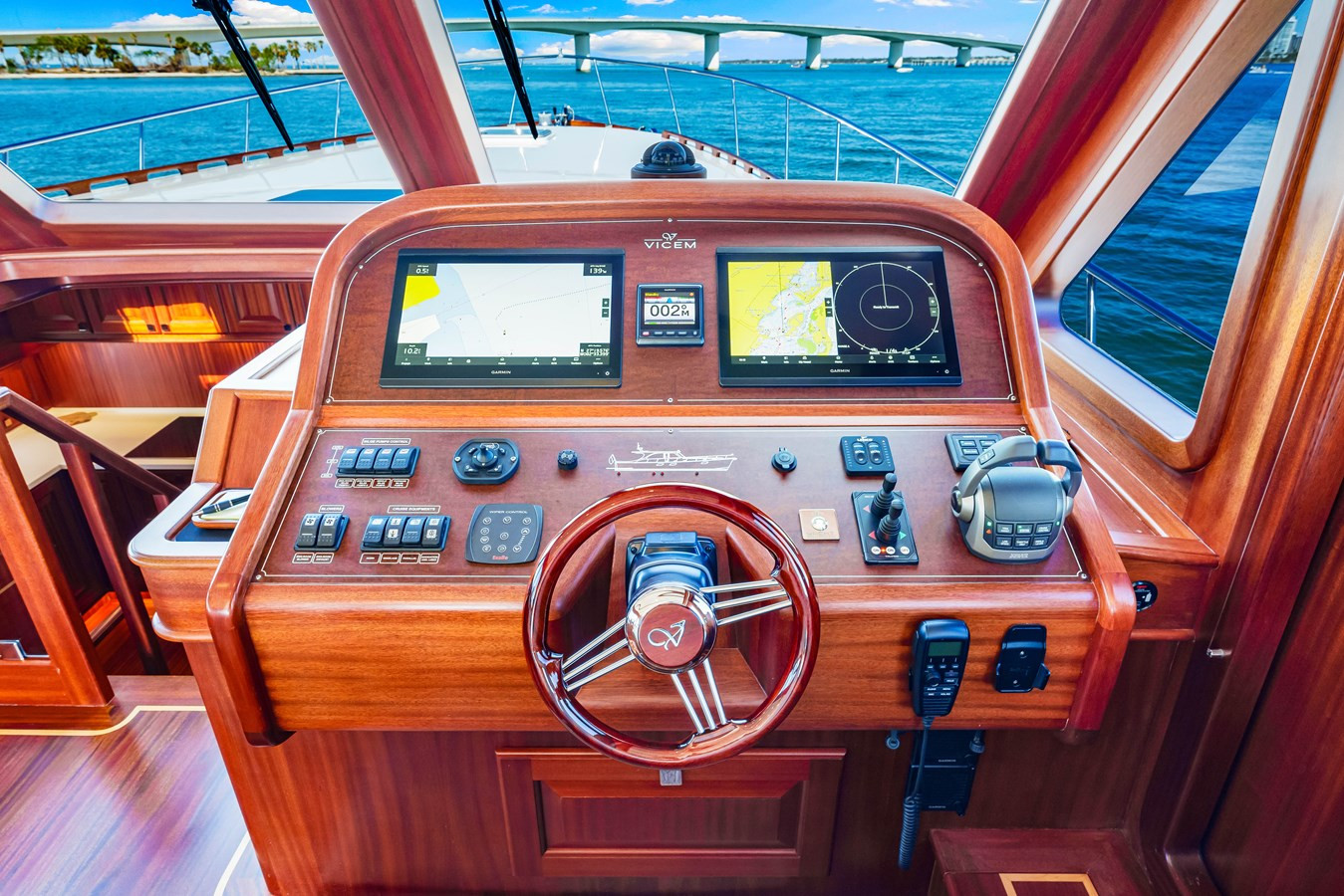 https://arconyachts.ams3.digitaloceanspaces.com/111711/conversions/large_4563642-optimize.jpg