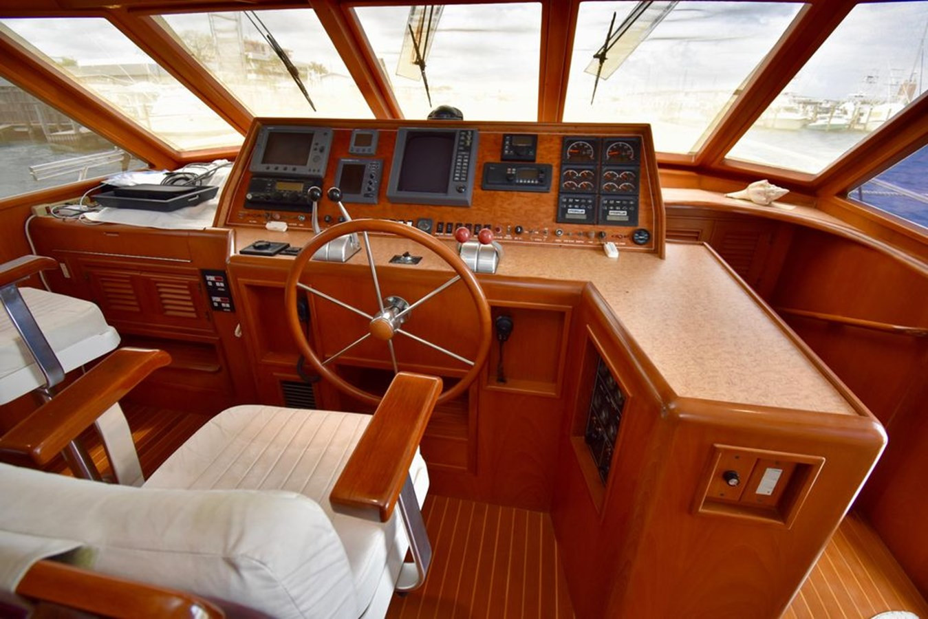 https://arconyachts.ams3.digitaloceanspaces.com/111729/conversions/large_2828651-optimize.jpg