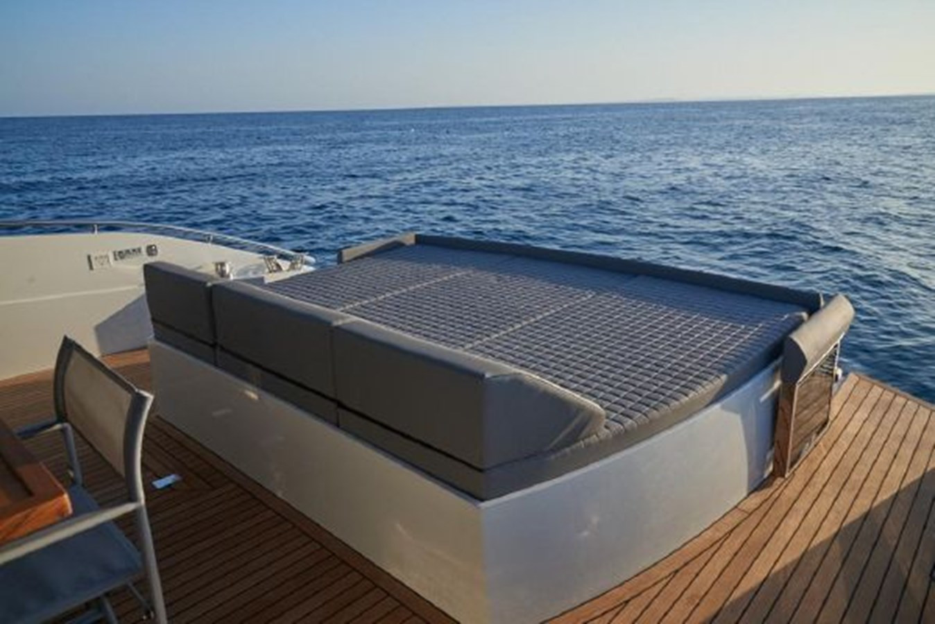 https://arconyachts.ams3.digitaloceanspaces.com/111756/conversions/large_3016061-optimize.jpg